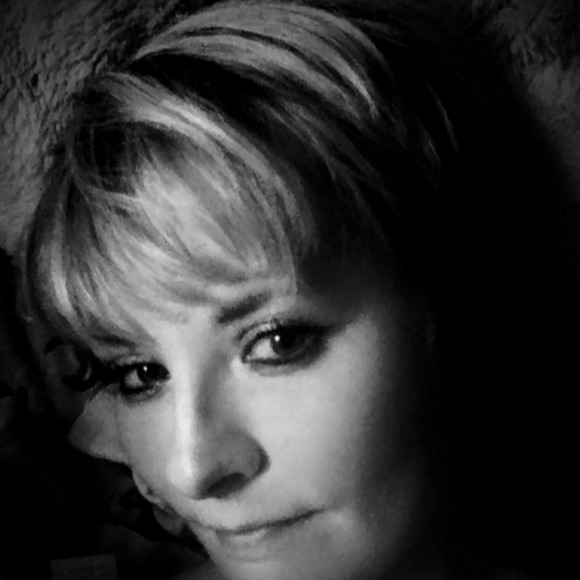 Meet your Posher, Michelle - Picture 1 of 1